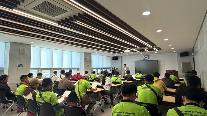 영덕군, 지난 27일 라오스 계절근로자 33명 입국...농촌 인력난에 ‘단비’