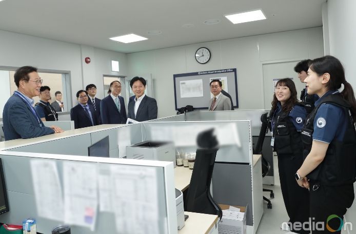 법무부장관, 인천공항출입국·외국인청 정책현장 방문