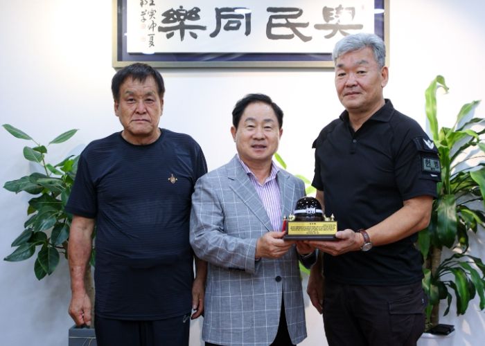 주광덕 남양주시장, EBC헌병봉사대로부터 감사패 받아