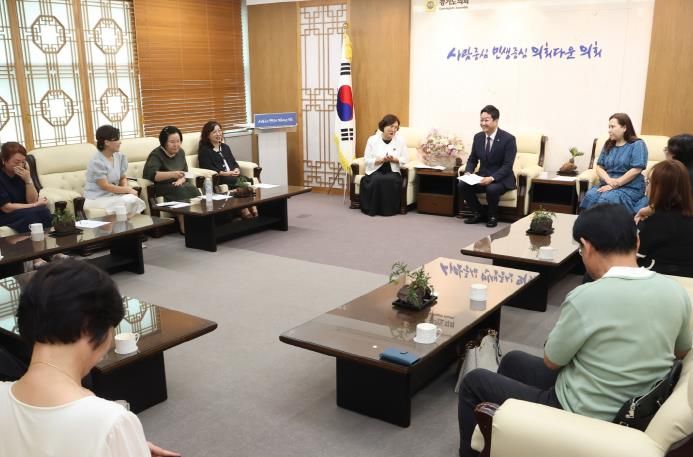 경기도의회 김진경 의장, 22일 경기도어린이집연합회 관계자 접견...'건강하고 안전한 보육환경 조성해야'