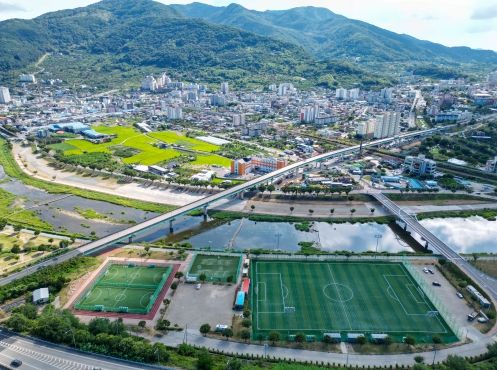 청도군, 청도천변 축구장 국제규격에 맞춰 새단장