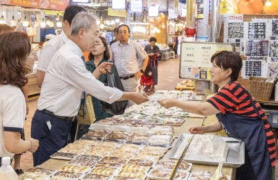 윤환 계양구청장, 추석 명절 맞아 전통시장 방문