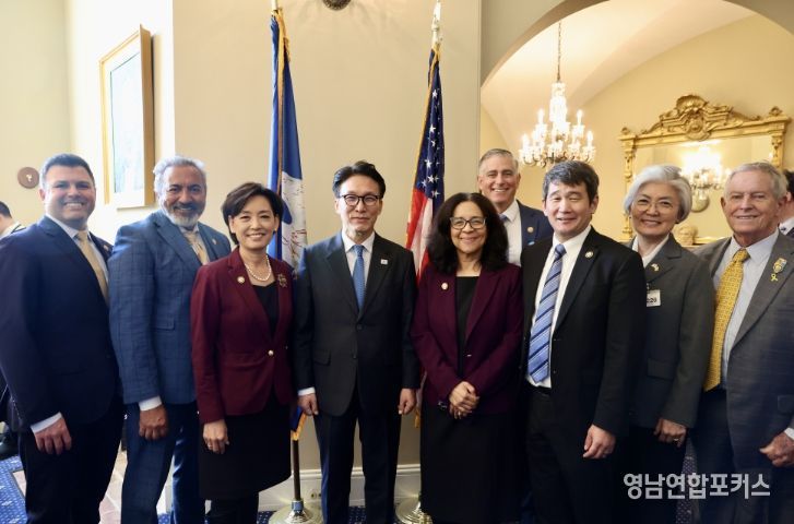 미국을 방문 중인 김민석 국무총리가 22일(현지시간) 미국 의사당을 방문, 하원 주요 인사들과 오찬 간담회를 하고 있다.